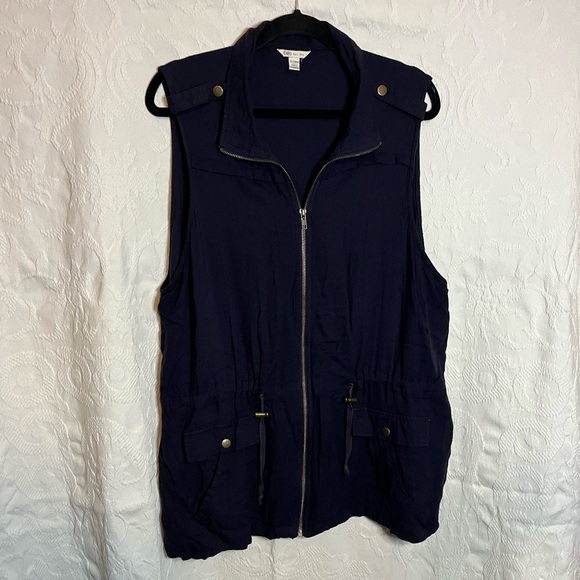 Cato Sleeveless Vanity Vest, Size 22/24W - Picture 3 of 7